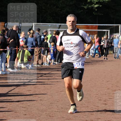 27.09.2026 - 35. Volkslauf durch das schöne Alstertal Strokosch-Dieckow http://msf.ph/oto/10573684 27.09.2026 11:20:36 Ziel 3204, 3427 meine-sportfotos.de