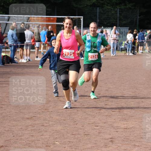 27.09.2026 - 35. Volkslauf durch das schöne Alstertal Strokosch-Dieckow http://msf.ph/oto/10573860 27.09.2026 12:26:09 Ziel 2124, 2125 meine-sportfotos.de