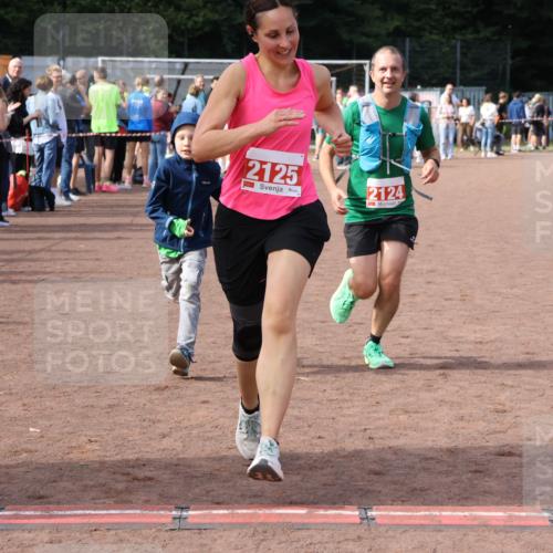 27.09.2026 - 35. Volkslauf durch das schöne Alstertal Strokosch-Dieckow http://msf.ph/oto/10573946 27.09.2026 12:26:11 Ziel 2124, 2125 meine-sportfotos.de