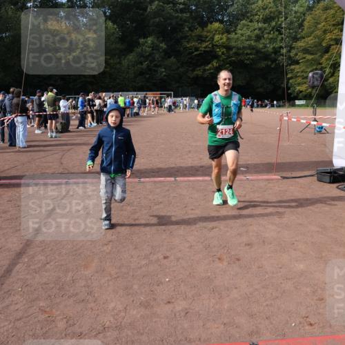 27.09.2026 - 35. Volkslauf durch das schöne Alstertal Strokosch-Dieckow http://msf.ph/oto/10573960 27.09.2026 12:26:13 Ziel 2124, 2125 meine-sportfotos.de