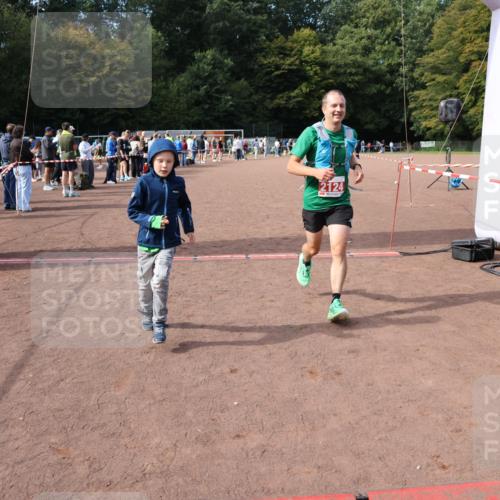 27.09.2026 - 35. Volkslauf durch das schöne Alstertal Strokosch-Dieckow http://msf.ph/oto/10573970 27.09.2026 12:26:13 Ziel 2124, 2125 meine-sportfotos.de