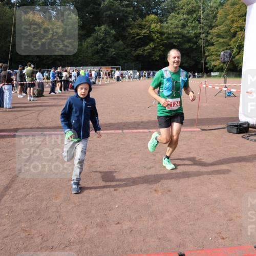 27.09.2026 - 35. Volkslauf durch das schöne Alstertal Strokosch-Dieckow http://msf.ph/oto/10573979 27.09.2026 12:26:14 Ziel 2124, 2125 meine-sportfotos.de