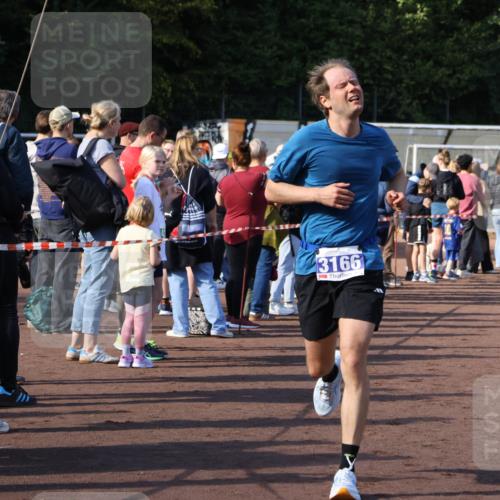 27.09.2026 - 35. Volkslauf durch das schöne Alstertal Strokosch-Dieckow http://msf.ph/oto/10574027 27.09.2026 11:20:25 Ziel 3166, 3306, 3380 meine-sportfotos.de