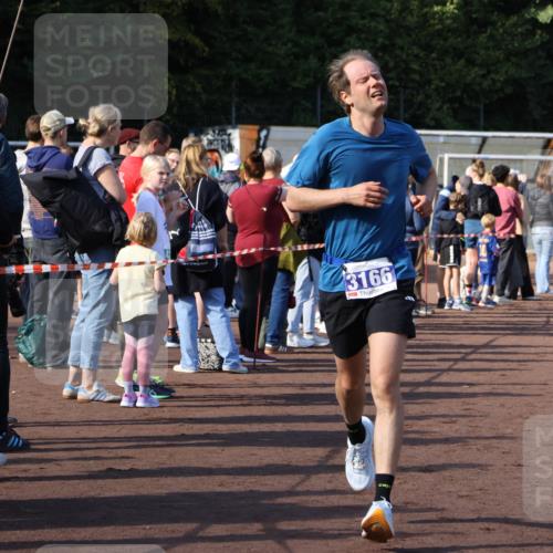 27.09.2026 - 35. Volkslauf durch das schöne Alstertal Strokosch-Dieckow http://msf.ph/oto/10574067 27.09.2026 11:20:25 Ziel 3166, 3306, 3380 meine-sportfotos.de