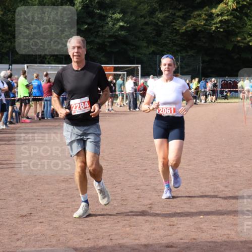 27.09.2026 - 35. Volkslauf durch das schöne Alstertal Strokosch-Dieckow http://msf.ph/oto/10574078 27.09.2026 12:26:44 Ziel 2061, 2284, 2489 meine-sportfotos.de