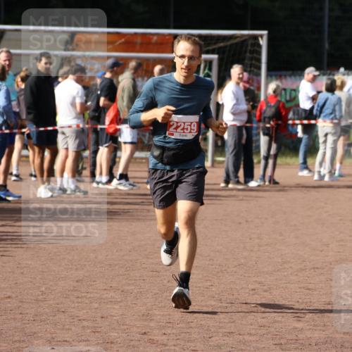 27.09.2026 - 35. Volkslauf durch das schöne Alstertal Strokosch-Dieckow http://msf.ph/oto/10574100 27.09.2026 12:27:15 Ziel 2259, 2978 meine-sportfotos.de