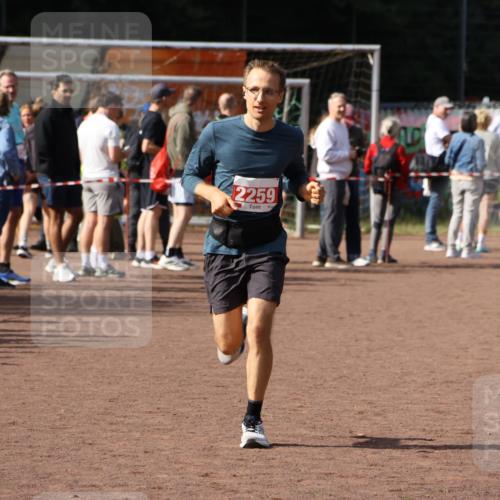 27.09.2026 - 35. Volkslauf durch das schöne Alstertal Strokosch-Dieckow http://msf.ph/oto/10574104 27.09.2026 12:27:15 Ziel 2259, 2978 meine-sportfotos.de