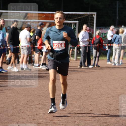27.09.2026 - 35. Volkslauf durch das schöne Alstertal Strokosch-Dieckow http://msf.ph/oto/10574119 27.09.2026 12:27:15 Ziel 2259, 2978 meine-sportfotos.de