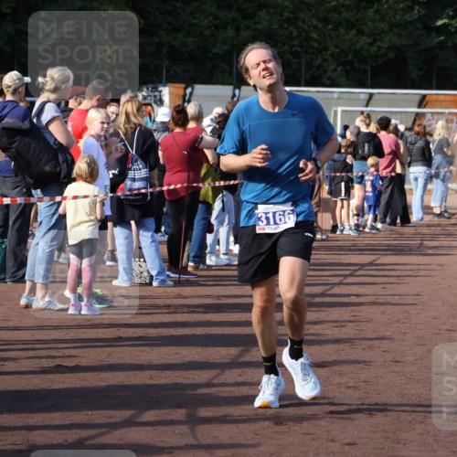 27.09.2026 - 35. Volkslauf durch das schöne Alstertal Strokosch-Dieckow http://msf.ph/oto/10574159 27.09.2026 11:20:25 Ziel 3166, 3306, 3380 meine-sportfotos.de
