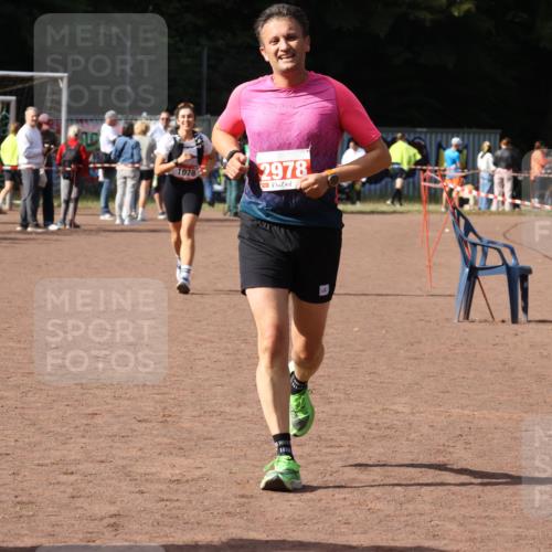 27.09.2026 - 35. Volkslauf durch das schöne Alstertal Strokosch-Dieckow http://msf.ph/oto/10574161 27.09.2026 12:27:18 Ziel 1078, 2259, 2978 meine-sportfotos.de