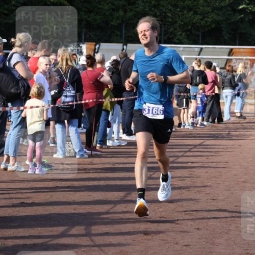 27.09.2026 - 35. Volkslauf durch das schöne Alstertal Strokosch-Dieckow http://msf.ph/oto/10574346 27.09.2026 11:20:25 Ziel 3166, 3306, 3380 meine-sportfotos.de