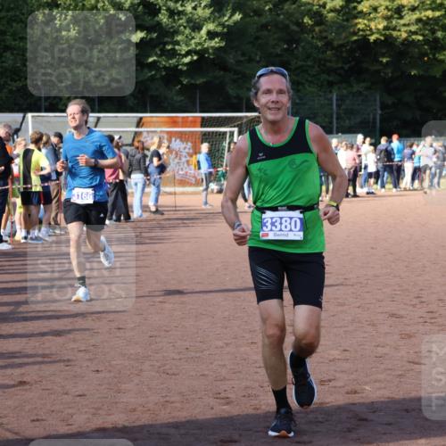 27.09.2026 - 35. Volkslauf durch das schöne Alstertal Strokosch-Dieckow http://msf.ph/oto/10574442 27.09.2026 11:20:23 Ziel 3166, 3306, 3380 meine-sportfotos.de