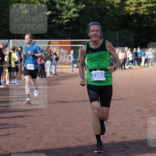 27.09.2026 - 35. Volkslauf durch das schöne Alstertal Strokosch-Dieckow http://msf.ph/oto/10574485 27.09.2026 11:20:23 Ziel 3166, 3306, 3380 meine-sportfotos.de