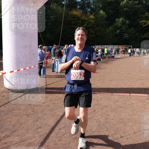 27.09.2026 - 35. Volkslauf durch das schöne Alstertal Strokosch-Dieckow http://msf.ph/oto/10574508 27.09.2026 12:28:20 Ziel 2062, 2063, 2258 meine-sportfotos.de