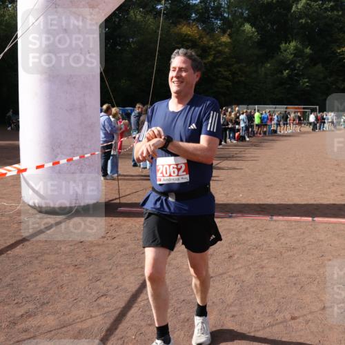 27.09.2026 - 35. Volkslauf durch das schöne Alstertal Strokosch-Dieckow http://msf.ph/oto/10574517 27.09.2026 12:28:20 Ziel 2062, 2063, 2258 meine-sportfotos.de