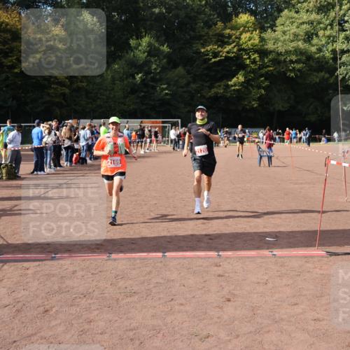 27.09.2026 - 35. Volkslauf durch das schöne Alstertal Strokosch-Dieckow http://msf.ph/oto/10574554 27.09.2026 12:28:46 Ziel 2169, 2170, 2360 meine-sportfotos.de