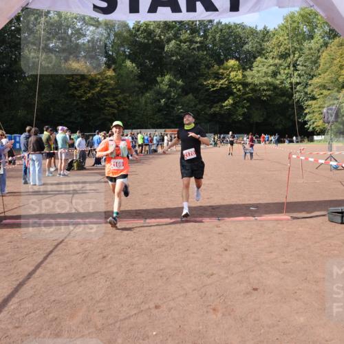 27.09.2026 - 35. Volkslauf durch das schöne Alstertal Strokosch-Dieckow http://msf.ph/oto/10574580 27.09.2026 12:28:46 Ziel 2169, 2170, 2360 meine-sportfotos.de