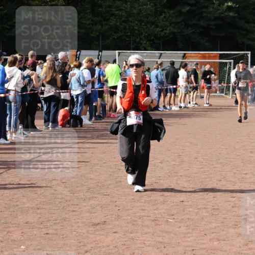 27.09.2026 - 35. Volkslauf durch das schöne Alstertal Strokosch-Dieckow http://msf.ph/oto/10574698 27.09.2026 12:28:56 Ziel 1075, 2360 meine-sportfotos.de