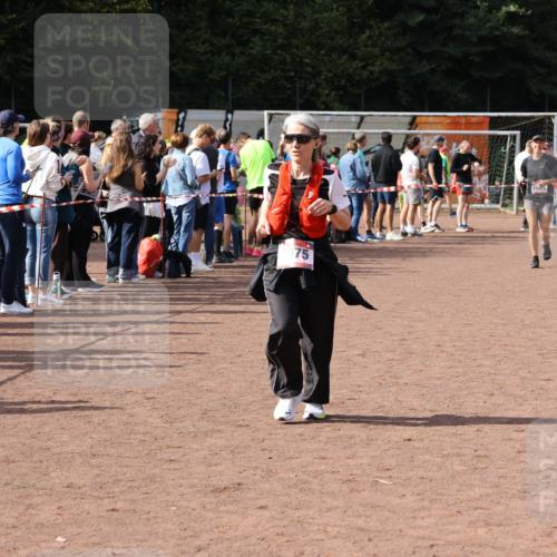 27.09.2026 - 35. Volkslauf durch das schöne Alstertal Strokosch-Dieckow http://msf.ph/oto/10574702 27.09.2026 12:28:56 Ziel 1075, 2360 meine-sportfotos.de