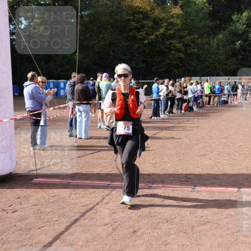 27.09.2026 - 35. Volkslauf durch das schöne Alstertal Strokosch-Dieckow http://msf.ph/oto/10574728 27.09.2026 12:28:58 Ziel 1075, 1093 meine-sportfotos.de