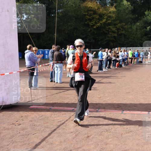 27.09.2026 - 35. Volkslauf durch das schöne Alstertal Strokosch-Dieckow http://msf.ph/oto/10574733 27.09.2026 12:28:58 Ziel 1075, 1093 meine-sportfotos.de