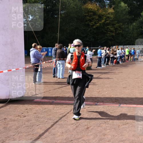 27.09.2026 - 35. Volkslauf durch das schöne Alstertal Strokosch-Dieckow http://msf.ph/oto/10574738 27.09.2026 12:28:58 Ziel 1075, 1093 meine-sportfotos.de