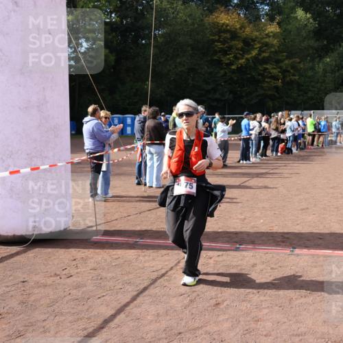 27.09.2026 - 35. Volkslauf durch das schöne Alstertal Strokosch-Dieckow http://msf.ph/oto/10574744 27.09.2026 12:28:58 Ziel 1075, 1093 meine-sportfotos.de
