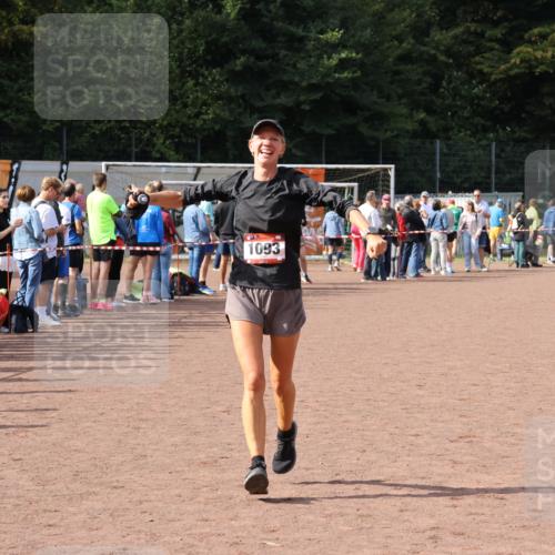 27.09.2026 - 35. Volkslauf durch das schöne Alstertal Strokosch-Dieckow http://msf.ph/oto/10574842 27.09.2026 12:29:03 Ziel 1093 meine-sportfotos.de