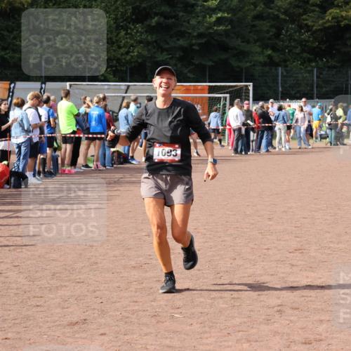 27.09.2026 - 35. Volkslauf durch das schöne Alstertal Strokosch-Dieckow http://msf.ph/oto/10574852 27.09.2026 12:29:04 Ziel 1093 meine-sportfotos.de