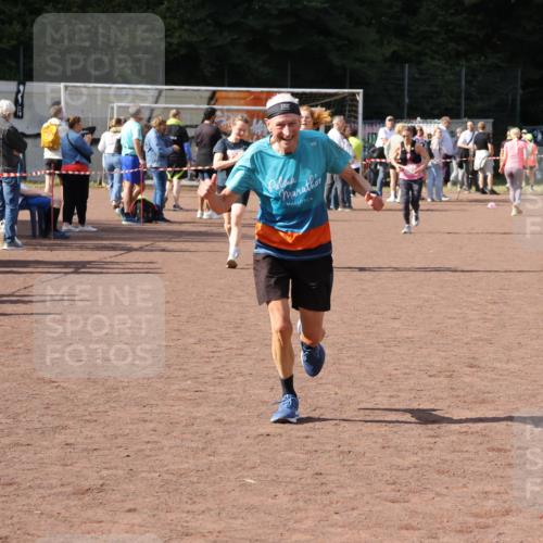 27.09.2026 - 35. Volkslauf durch das schöne Alstertal Strokosch-Dieckow http://msf.ph/oto/10575138 27.09.2026 12:34:41 Ziel 2252, 2263, 2389 meine-sportfotos.de