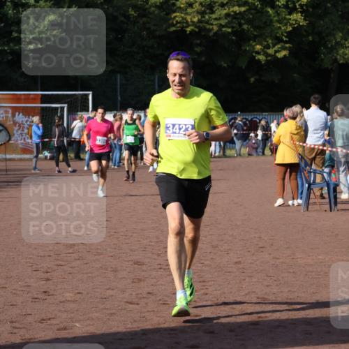 27.09.2026 - 35. Volkslauf durch das schöne Alstertal Strokosch-Dieckow http://msf.ph/oto/10575222 27.09.2026 11:20:15 Ziel 3306, 3380, 3423 meine-sportfotos.de