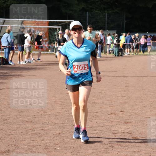 27.09.2026 - 35. Volkslauf durch das schöne Alstertal Strokosch-Dieckow http://msf.ph/oto/10575235 27.09.2026 12:29:38 Ziel 1081, 2000, 2053, 2055 meine-sportfotos.de