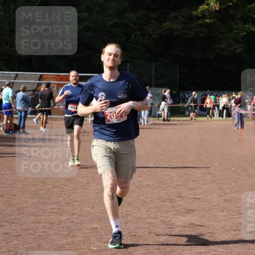 27.09.2026 - 35. Volkslauf durch das schöne Alstertal Strokosch-Dieckow http://msf.ph/oto/10575335 27.09.2026 12:35:14 Ziel 1654, 2094, 2464 meine-sportfotos.de