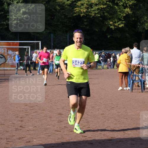 27.09.2026 - 35. Volkslauf durch das schöne Alstertal Strokosch-Dieckow http://msf.ph/oto/10575337 27.09.2026 11:20:15 Ziel 3306, 3380, 3423 meine-sportfotos.de