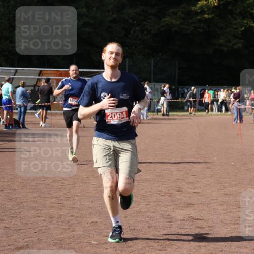 27.09.2026 - 35. Volkslauf durch das schöne Alstertal Strokosch-Dieckow http://msf.ph/oto/10575341 27.09.2026 12:35:14 Ziel 1654, 2094, 2464 meine-sportfotos.de