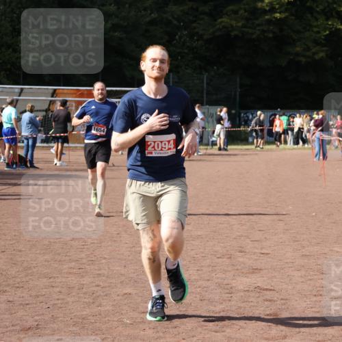 27.09.2026 - 35. Volkslauf durch das schöne Alstertal Strokosch-Dieckow http://msf.ph/oto/10575345 27.09.2026 12:35:14 Ziel 1654, 2094, 2464 meine-sportfotos.de