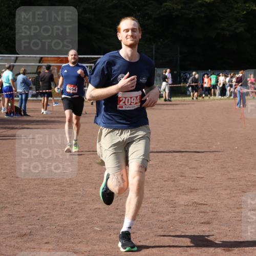 27.09.2026 - 35. Volkslauf durch das schöne Alstertal Strokosch-Dieckow http://msf.ph/oto/10575363 27.09.2026 12:35:14 Ziel 1654, 2094, 2464 meine-sportfotos.de