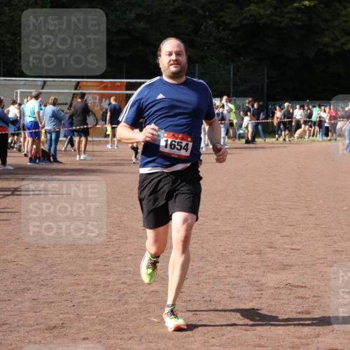 27.09.2026 - 35. Volkslauf durch das schöne Alstertal Strokosch-Dieckow http://msf.ph/oto/10575367 27.09.2026 12:35:17 Ziel 1654, 2094 meine-sportfotos.de