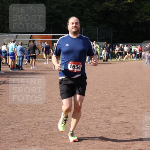 27.09.2026 - 35. Volkslauf durch das schöne Alstertal Strokosch-Dieckow http://msf.ph/oto/10575372 27.09.2026 12:35:17 Ziel 1654, 2094 meine-sportfotos.de