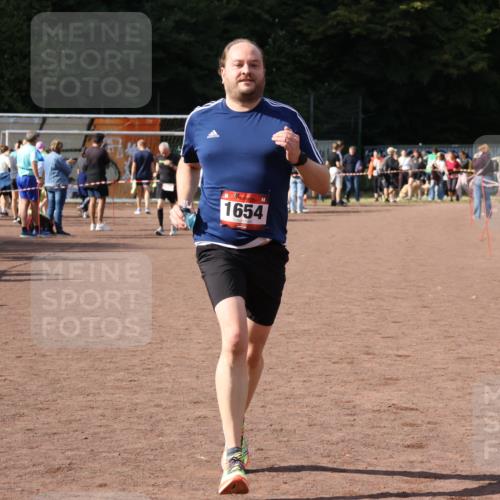 27.09.2026 - 35. Volkslauf durch das schöne Alstertal Strokosch-Dieckow http://msf.ph/oto/10575382 27.09.2026 12:35:17 Ziel 1654, 2094 meine-sportfotos.de