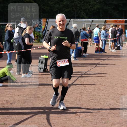 27.09.2026 - 35. Volkslauf durch das schöne Alstertal Strokosch-Dieckow http://msf.ph/oto/10575422 27.09.2026 12:35:29 Ziel 2010 meine-sportfotos.de