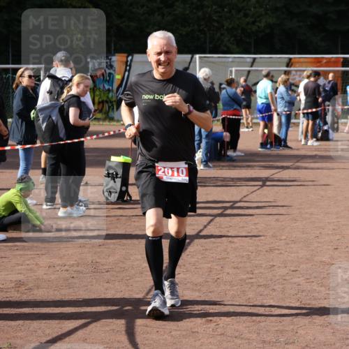 27.09.2026 - 35. Volkslauf durch das schöne Alstertal Strokosch-Dieckow http://msf.ph/oto/10575431 27.09.2026 12:35:29 Ziel 2010 meine-sportfotos.de