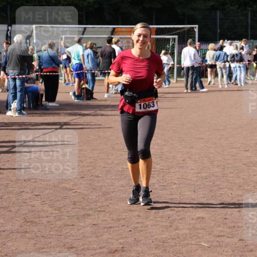 27.09.2026 - 35. Volkslauf durch das schöne Alstertal Strokosch-Dieckow http://msf.ph/oto/10575445 27.09.2026 12:35:43 Ziel 1063 meine-sportfotos.de