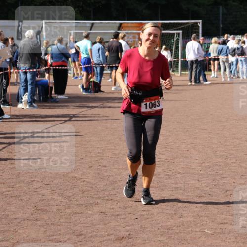 27.09.2026 - 35. Volkslauf durch das schöne Alstertal Strokosch-Dieckow http://msf.ph/oto/10575465 27.09.2026 12:35:43 Ziel 1063 meine-sportfotos.de