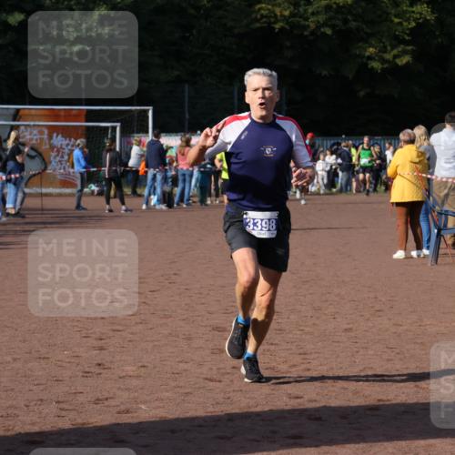 27.09.2026 - 35. Volkslauf durch das schöne Alstertal Strokosch-Dieckow http://msf.ph/oto/10575481 27.09.2026 11:20:09 Ziel 3398, 3423 meine-sportfotos.de