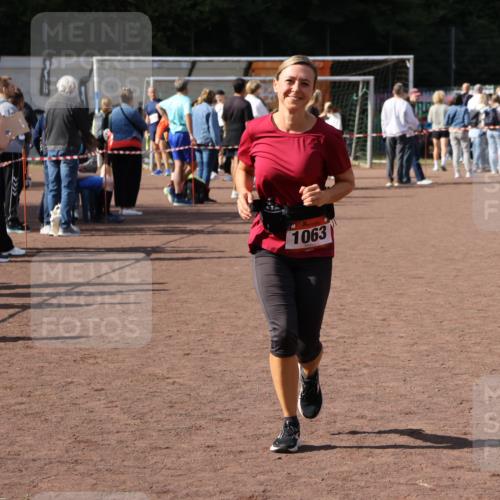 27.09.2026 - 35. Volkslauf durch das schöne Alstertal Strokosch-Dieckow http://msf.ph/oto/10575485 27.09.2026 12:35:44 Ziel 1063 meine-sportfotos.de