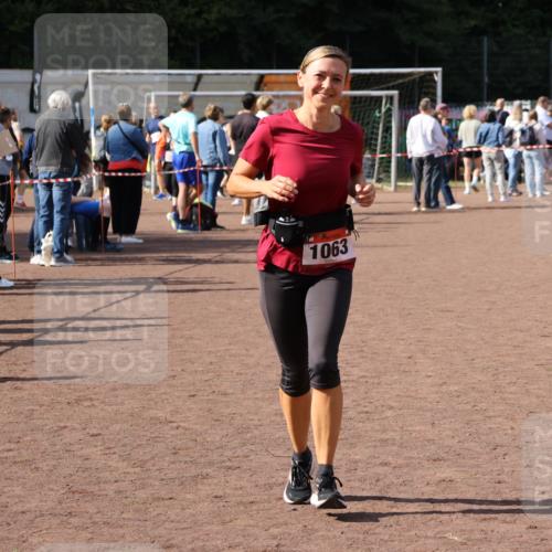 27.09.2026 - 35. Volkslauf durch das schöne Alstertal Strokosch-Dieckow http://msf.ph/oto/10575500 27.09.2026 12:35:44 Ziel 1063 meine-sportfotos.de