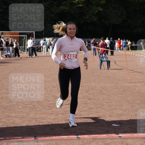 27.09.2026 - 35. Volkslauf durch das schöne Alstertal Strokosch-Dieckow http://msf.ph/oto/10575551 27.09.2026 12:36:02 Ziel 2482, 2495 meine-sportfotos.de