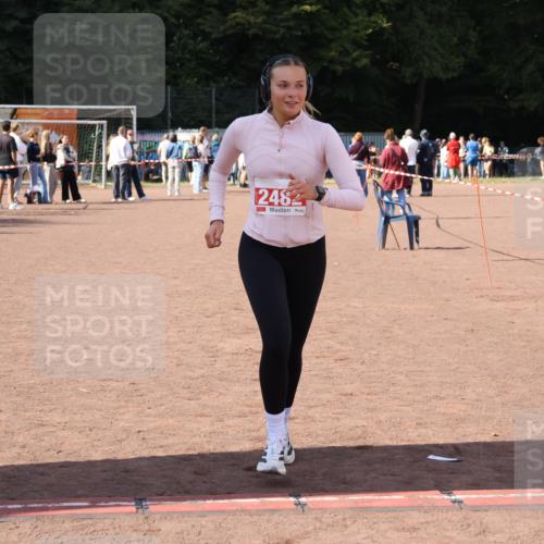 27.09.2026 - 35. Volkslauf durch das schöne Alstertal Strokosch-Dieckow http://msf.ph/oto/10575565 27.09.2026 12:36:02 Ziel 2482, 2495 meine-sportfotos.de