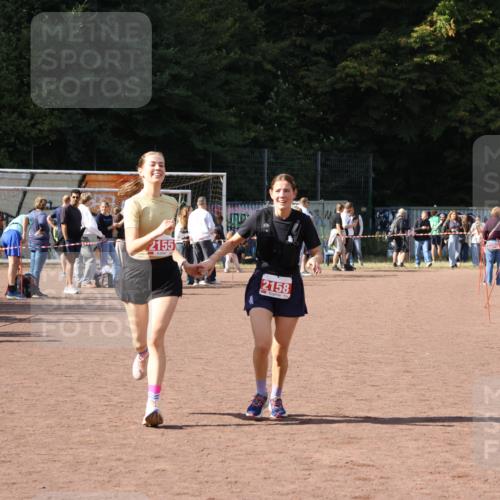27.09.2026 - 35. Volkslauf durch das schöne Alstertal Strokosch-Dieckow http://msf.ph/oto/10575569 27.09.2026 12:36:23 Ziel 2155, 2158 meine-sportfotos.de